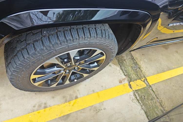 Used Jeep Grand Cherokee New Energy 2023 4xe Summit Edition Left Front Wheel Hub