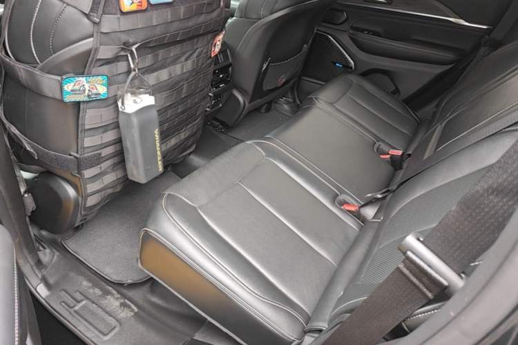 Used Jeep Grand Cherokee New Energy 2023 4xe Summit Edition Left Rear Seat