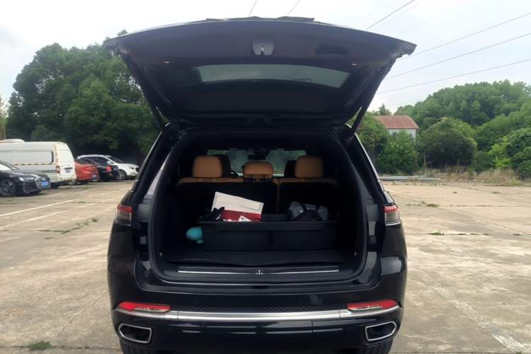 Used Jeep Grand Cherokee New Energy 2023 4xe Summit Edition Trunk
