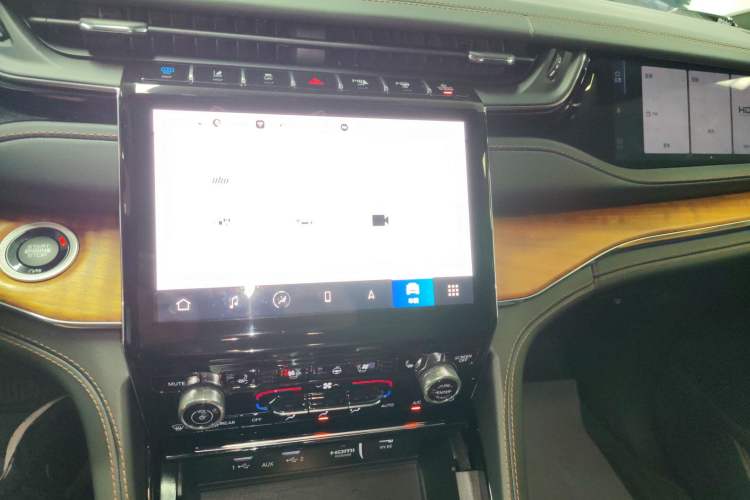 Used Jeep Grand Cherokee New Energy 2023 4xe Summit Edition Audio And AC Panel
