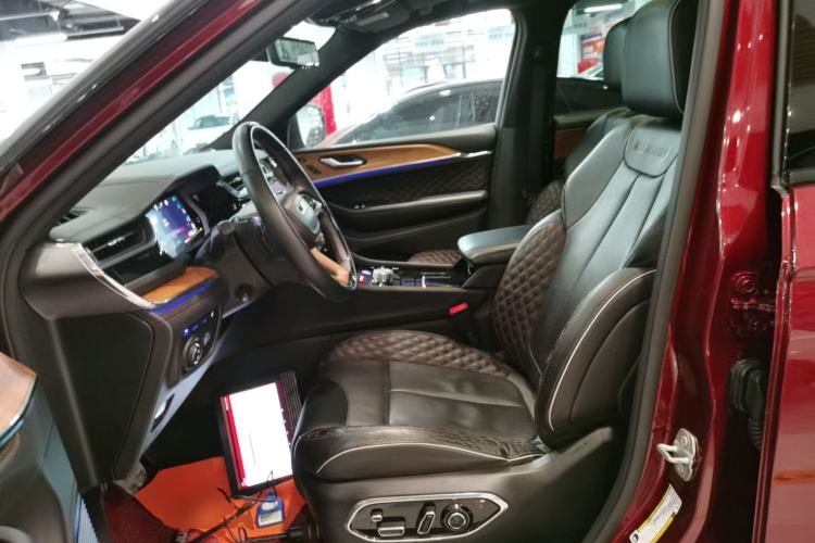 Used Jeep Grand Cherokee New Energy 2023 4xe Summit Edition Left Front Seat