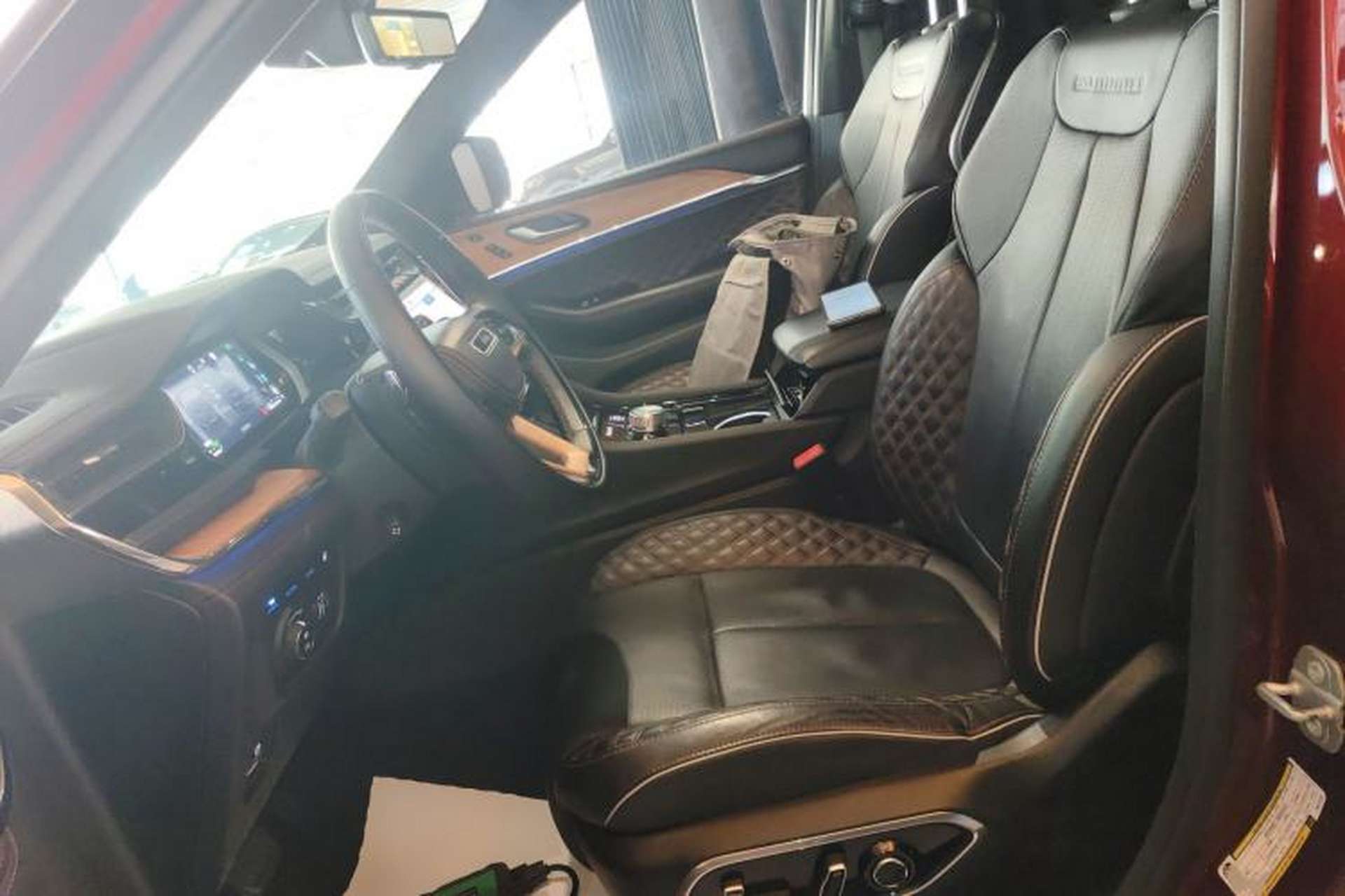 Used Jeep Grand Cherokee New Energy 2023 4xe Summit Edition Left Front Seat