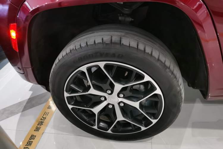 Used Jeep Grand Cherokee New Energy 2023 4xe Summit Edition Left Front Wheel Hub