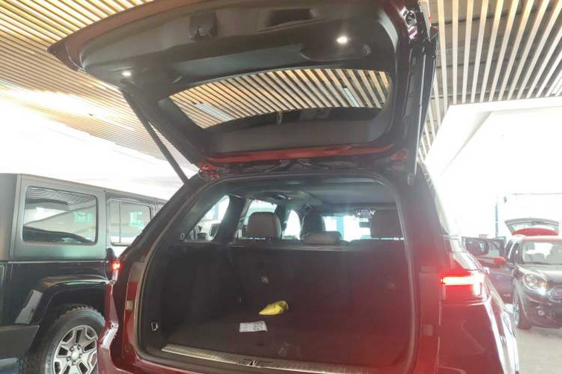 Used Jeep Grand Cherokee New Energy 2023 4xe Summit Edition Trunk