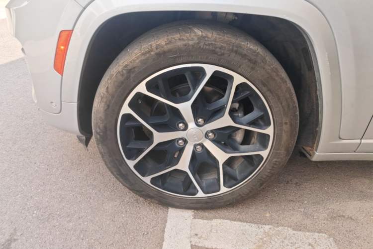Used Jeep Grand Cherokee New Energy 2023 4xe Summit Edition Left Front Wheel Hub