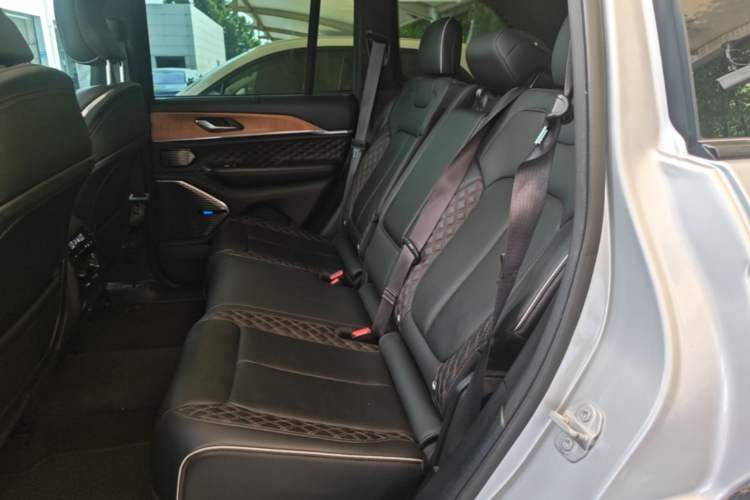 Used Jeep Grand Cherokee New Energy 2023 4xe Summit Edition Left Rear Seat