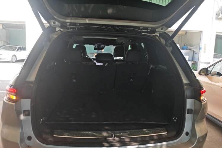 Used Jeep Grand Cherokee New Energy 2023 4xe Summit Edition Trunk