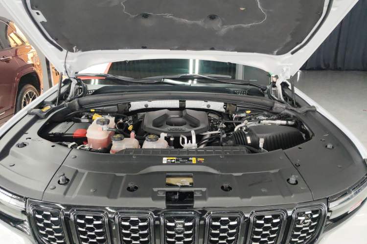 Used Jeep Grand Cherokee New Energy 2023 4xe Summit Edition Engine Bay