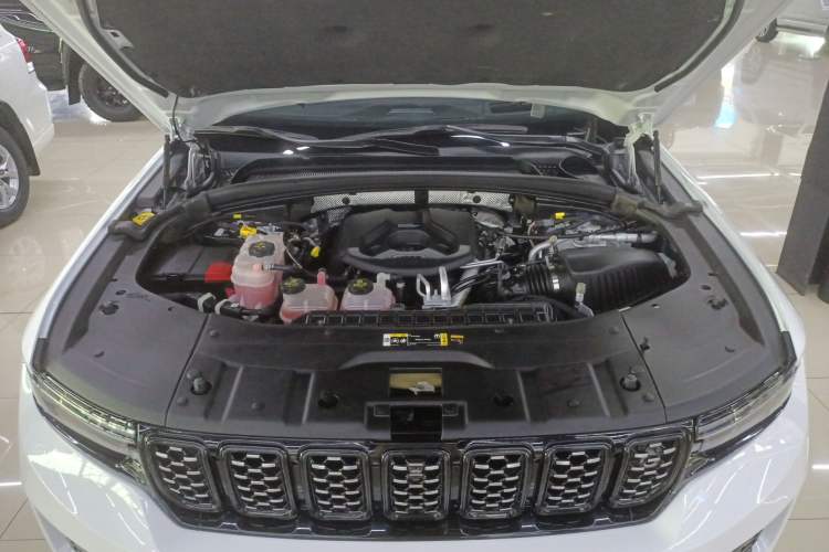 Used Jeep Grand Cherokee New Energy 2023 4xe Summit Edition Engine Bay