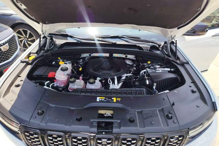 Used Jeep Grand Cherokee New Energy 2023 4xe Summit Edition Engine Bay
