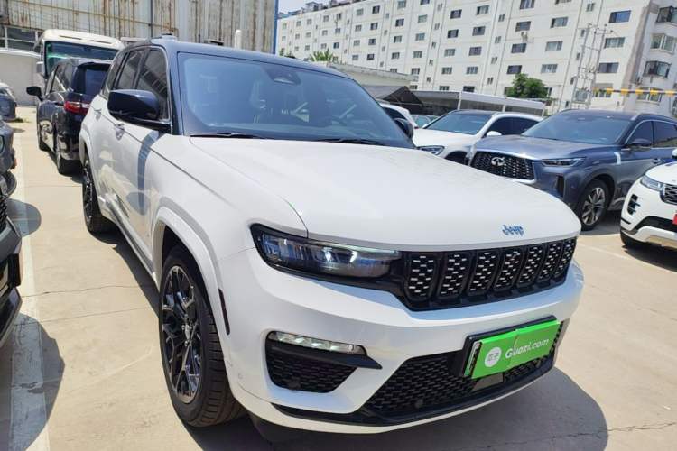 Used Jeep Grand Cherokee New Energy 2023 4xe Summit Edition Front Right 45 Deg
