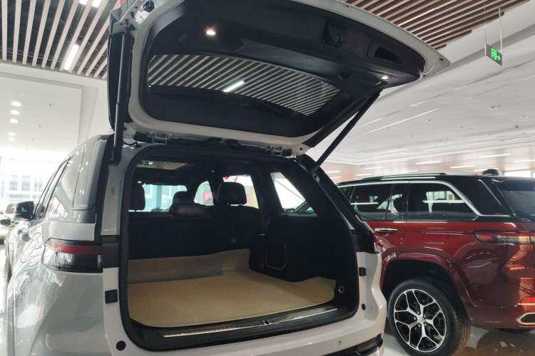 Used Jeep Grand Cherokee New Energy 2023 4xe Summit Edition Trunk