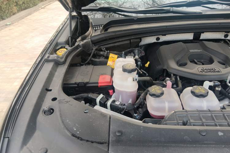 Used Jeep Grand Cherokee New Energy 2024 4xe Peak Edition Engine Bay Right