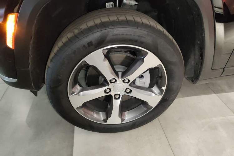 Used Jeep Grand Cherokee New Energy 2024 4xe Peak Edition Left Front Wheel Hub