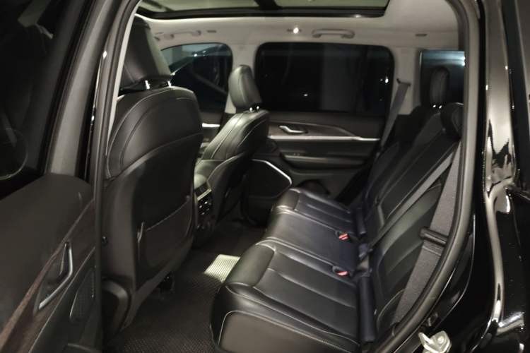 Used Jeep Grand Cherokee New Energy 2024 4xe Peak Edition Left Rear Seat