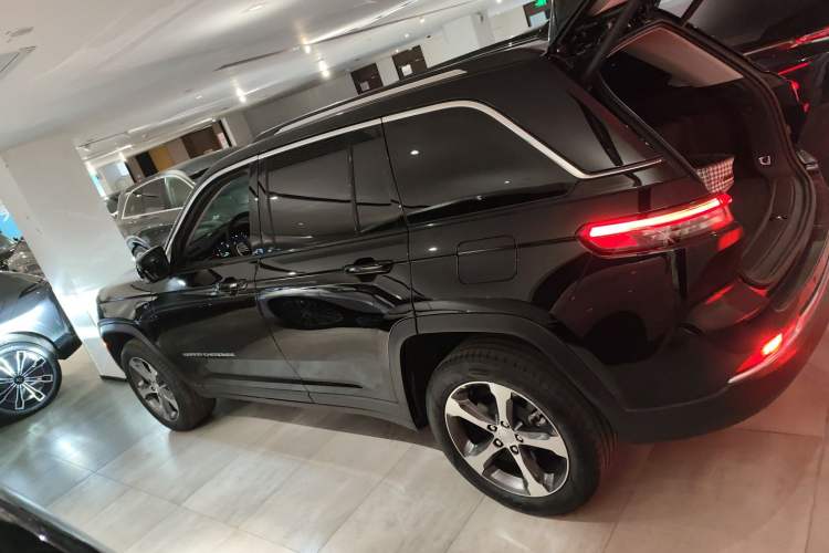 Used Jeep Grand Cherokee New Energy 2024 4xe Peak Edition Left Side