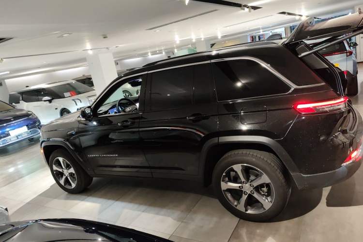 Used Jeep Grand Cherokee New Energy 2024 4xe Peak Edition Left Side
