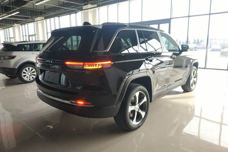 Used Jeep Grand Cherokee New Energy 2024 4xe Peak Edition Rear Right 45 Deg