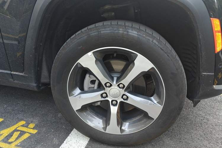 Used Jeep Grand Cherokee New Energy 2024 4xe Peak Edition Right Front Wheel Hub