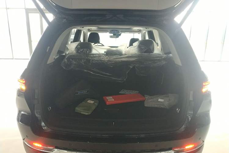 Used Jeep Grand Cherokee New Energy 2024 4xe Peak Edition Trunk