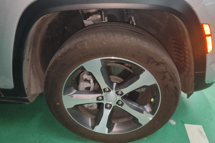 Used Jeep Grand Cherokee New Energy 2024 4xe Peak Edition Right Front Wheel Hub