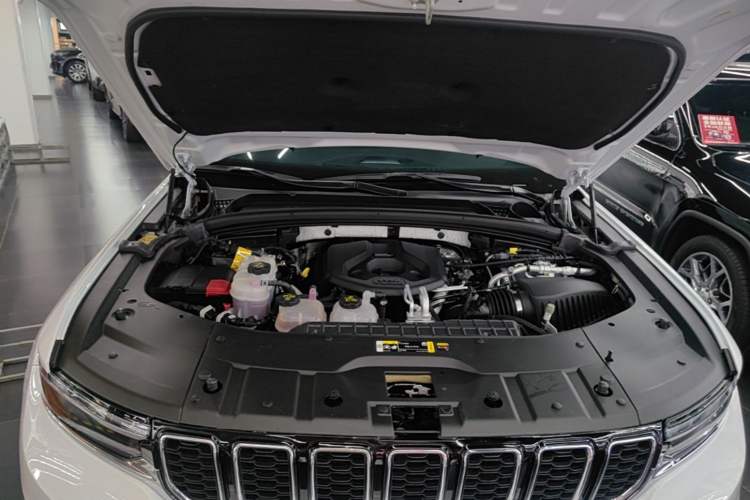 Used Jeep Grand Cherokee New Energy 2024 4xe Peak Edition Engine Bay