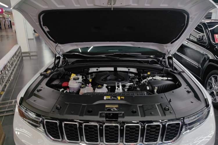 Used Jeep Grand Cherokee New Energy 2024 4xe Peak Edition Engine Bay