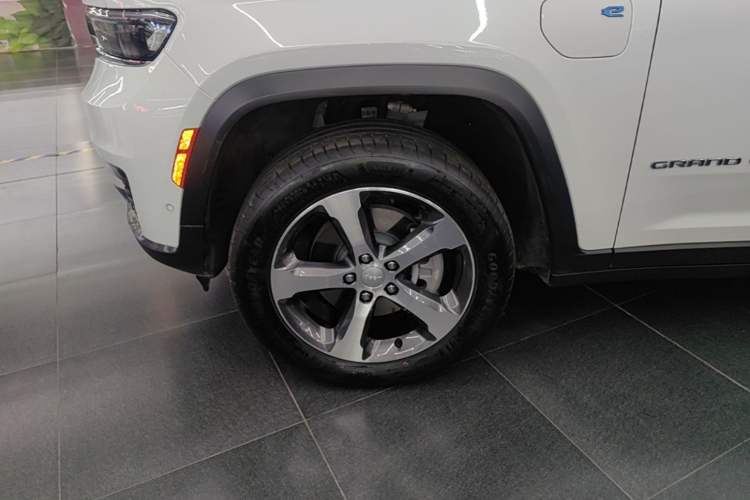 Used Jeep Grand Cherokee New Energy 2024 4xe Peak Edition Left Front Wheel Hub