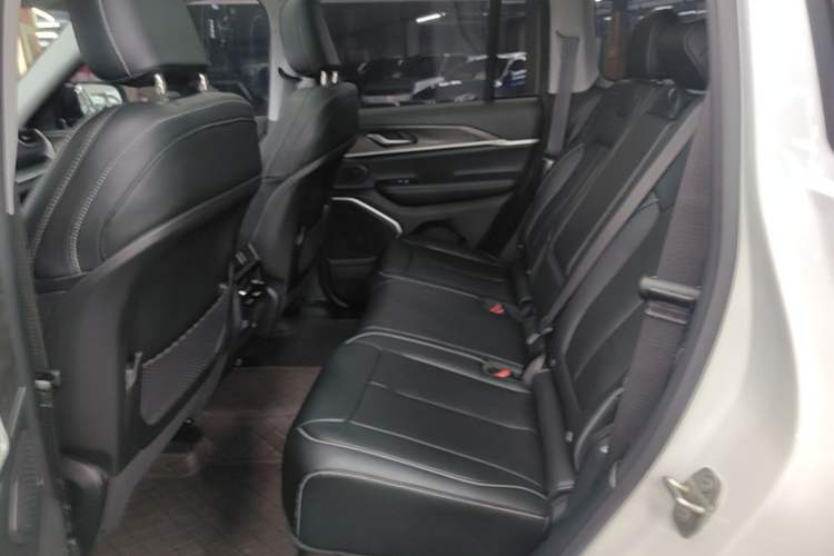 Used Jeep Grand Cherokee New Energy 2024 4xe Peak Edition Left Rear Seat