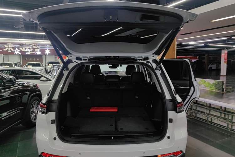 Used Jeep Grand Cherokee New Energy 2024 4xe Peak Edition Trunk