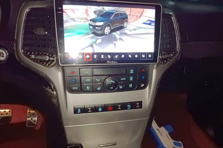 Used Jeep Grand Cherokee SRT 2012 6.4L SRT8 Audio And AC Panel