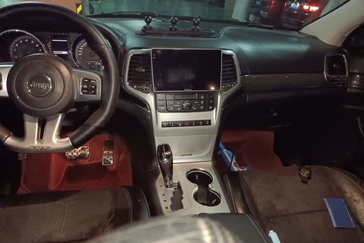 Used Jeep Grand Cherokee SRT 2012 6.4L SRT8 Center Console