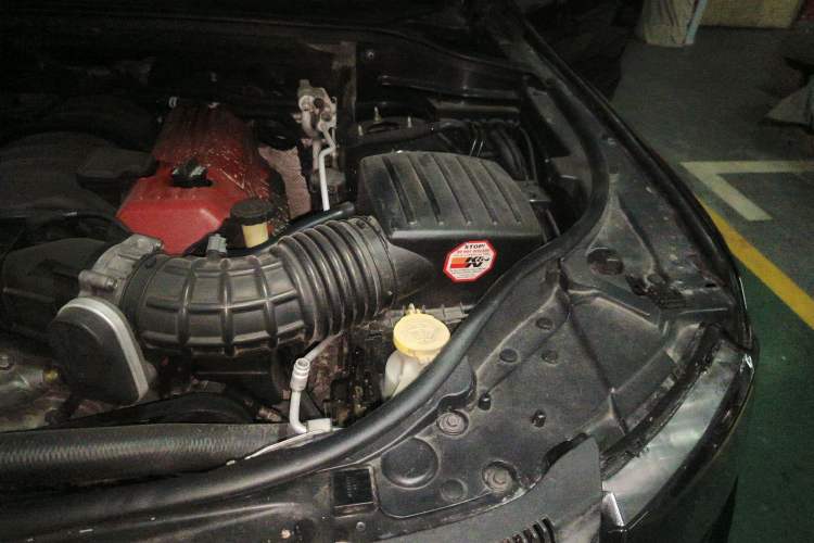 Used Jeep Grand Cherokee SRT 2012 6.4L SRT8 Engine Bay Left
