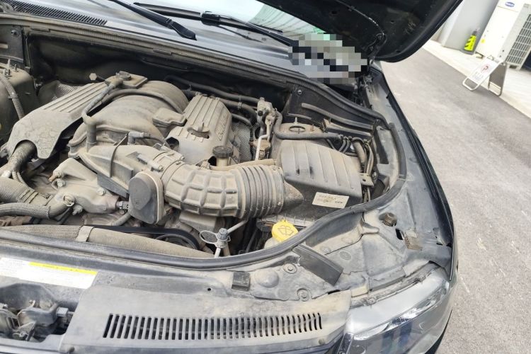 Used Jeep Grand Cherokee SRT 2012 6.4L SRT8 Engine Bay Left