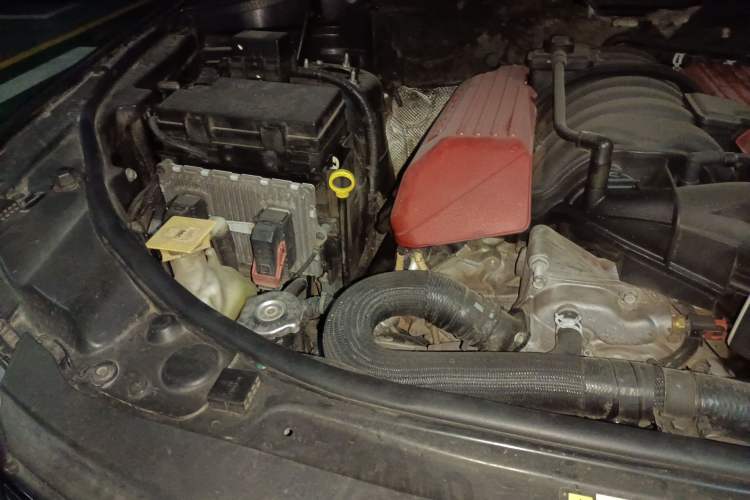 Used Jeep Grand Cherokee SRT 2012 6.4L SRT8 Engine Bay Right