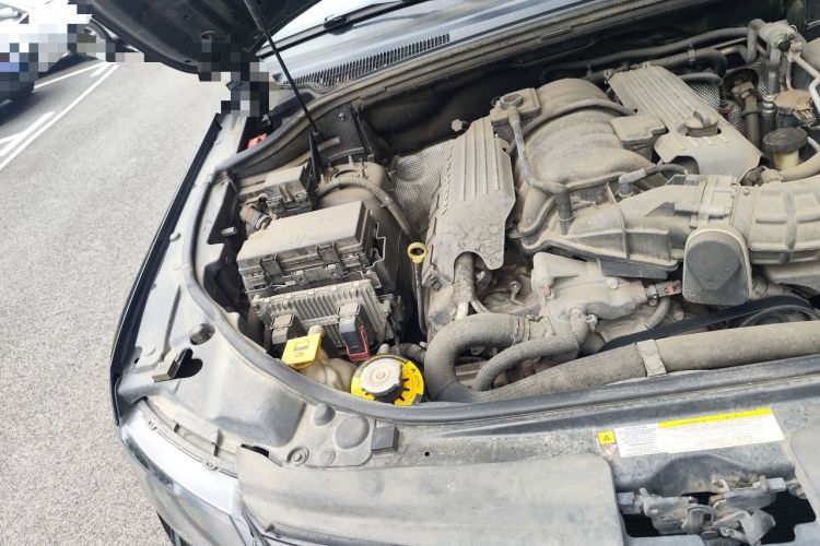 Used Jeep Grand Cherokee SRT 2012 6.4L SRT8 Engine Bay Right