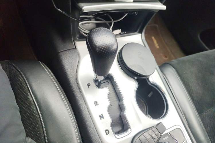 Used Jeep Grand Cherokee SRT 2012 6.4L SRT8 Gear Lever