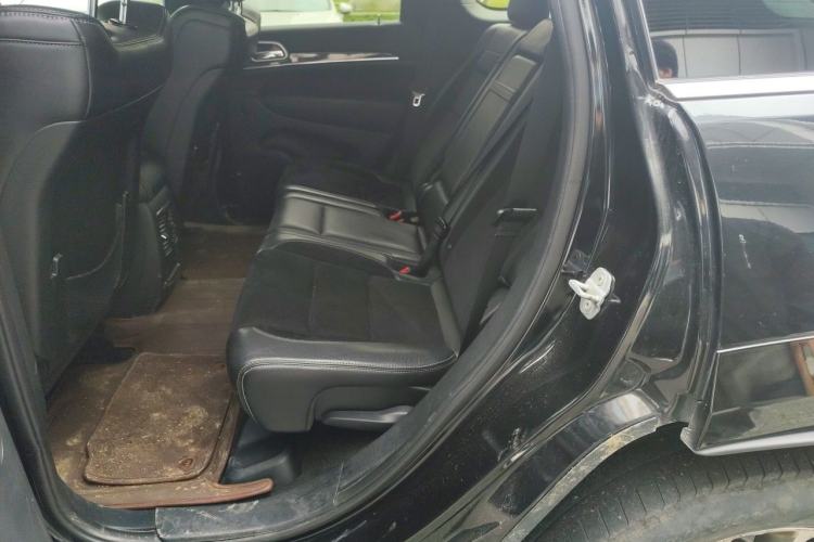 Used Jeep Grand Cherokee SRT 2012 6.4L SRT8 Left Rear Seat