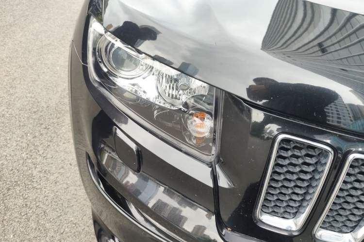 Used Jeep Grand Cherokee SRT 2012 6.4L SRT8 Right Front Headlight