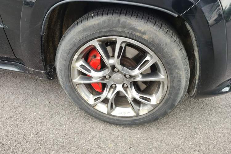 Used Jeep Grand Cherokee SRT 2012 6.4L SRT8 Right Front Wheel Hub