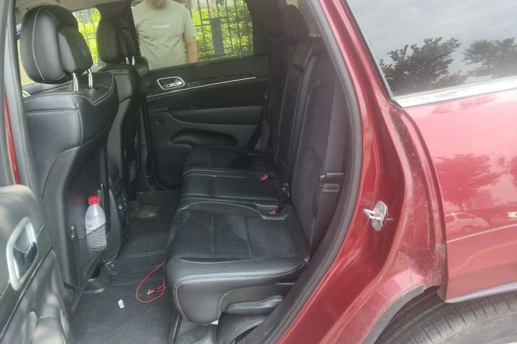 Used Jeep Grand Cherokee SRT 2012 6.4L SRT8 Left Rear Seat