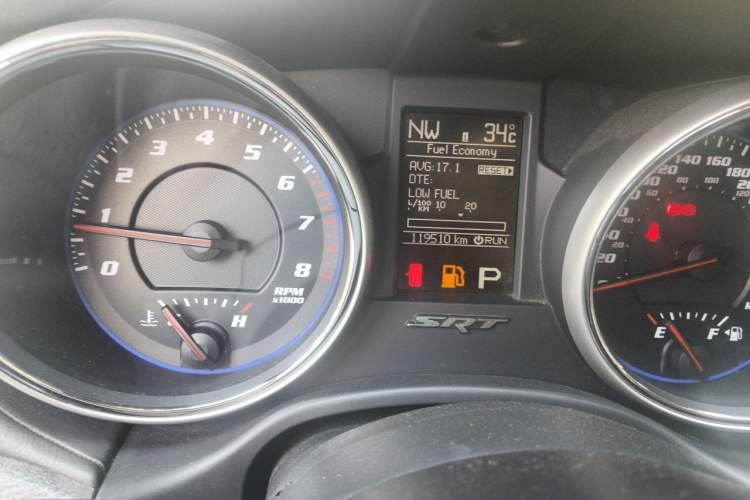 Used Jeep Grand Cherokee SRT 2012 6.4L SRT8 Odometer Close Up