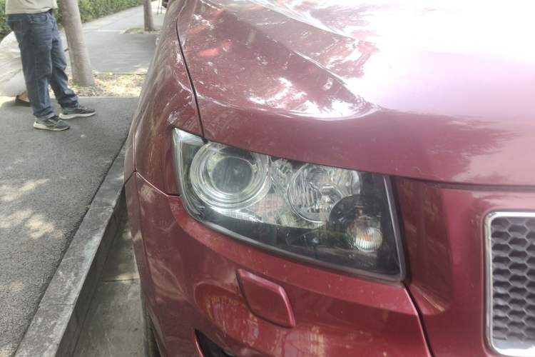Used Jeep Grand Cherokee SRT 2012 6.4L SRT8 Right Front Headlight