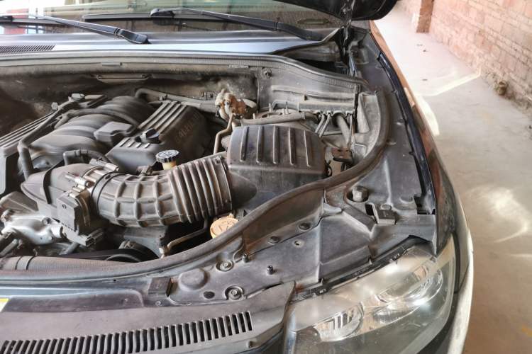 Used Jeep Grand Cherokee SRT 2013 6.4L SRT8 Engine Bay Left