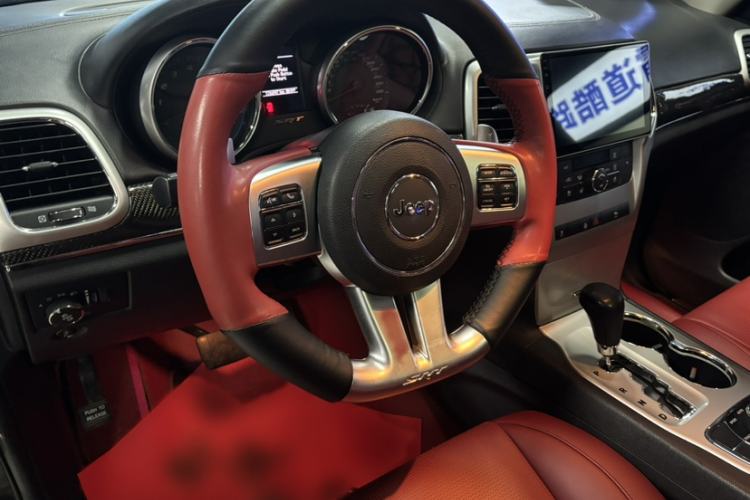 Used Jeep Grand Cherokee SRT 2013 6.4L SRT8 Black Edition Interior 2