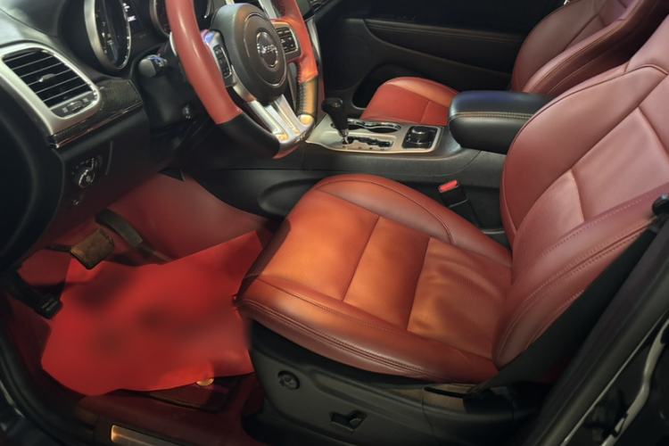 Used Jeep Grand Cherokee SRT 2013 6.4L SRT8 Black Edition Interior 3