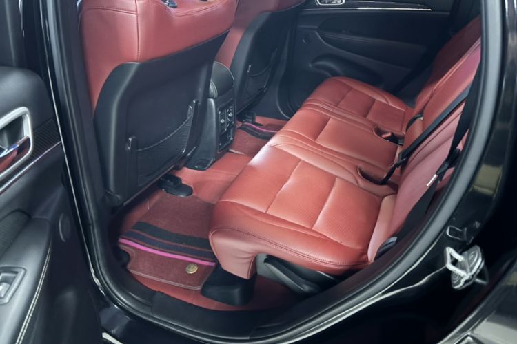Used Jeep Grand Cherokee SRT 2013 6.4L SRT8 Black Edition Interior 5