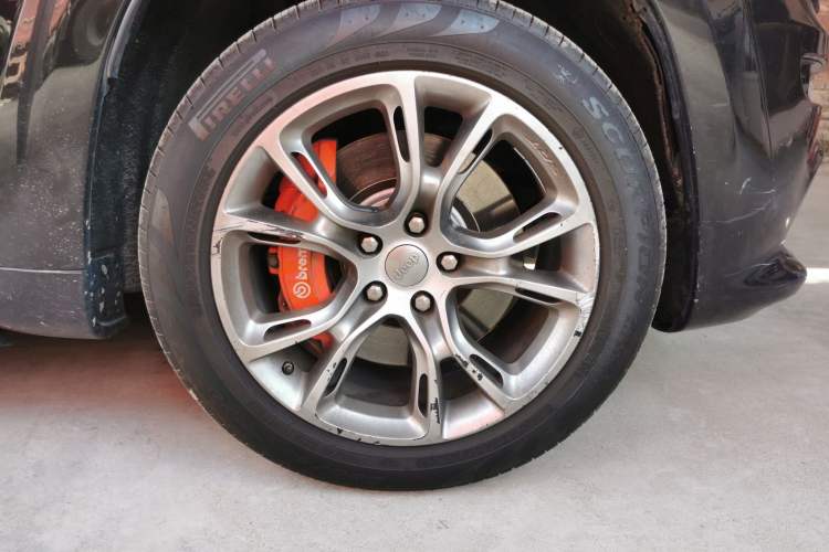 Used Jeep Grand Cherokee SRT 2013 6.4L SRT8 Right Front Wheel Hub