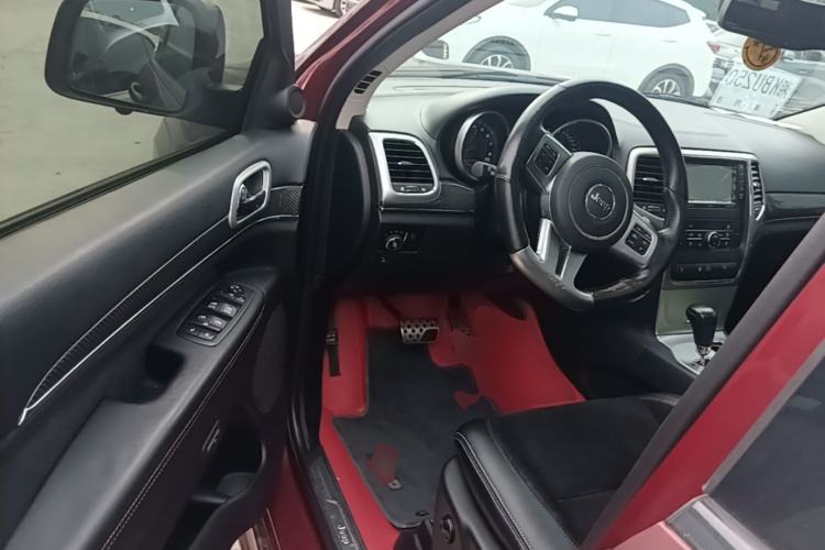 Used Jeep Grand Cherokee SRT 2013 6.4L SRT8 Driver Seat