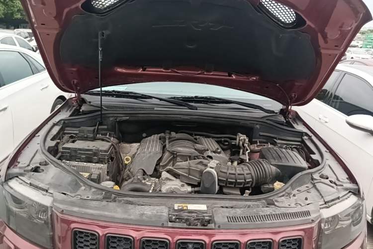 Used Jeep Grand Cherokee SRT 2013 6.4L SRT8 Engine Bay